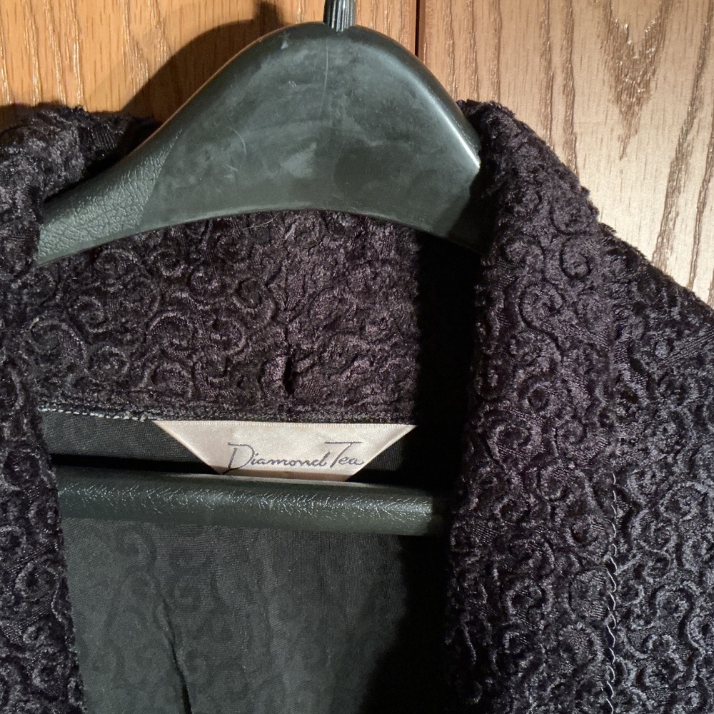 Beautiful Black Diamond Tea Robe - Picture 5 of 7